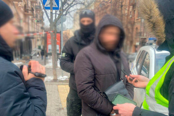 za xabar obicyav inozemcyu dopomogti z posvidkoyu na prozhivannya vikrili pracivnika migracijnod197 sluzhbi 67ca499a0586a За хабар обіцяв іноземцю «допомогти» з посвідкою на проживання — викрили працівника міграційної служби