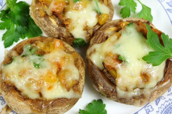 Рецепти: Смачні ароматні фаршировані печерички recepti smachni aromatni farshirovani pecherichki 68019f90abc3c Рецепти: Смачні ароматні фаршировані печерички