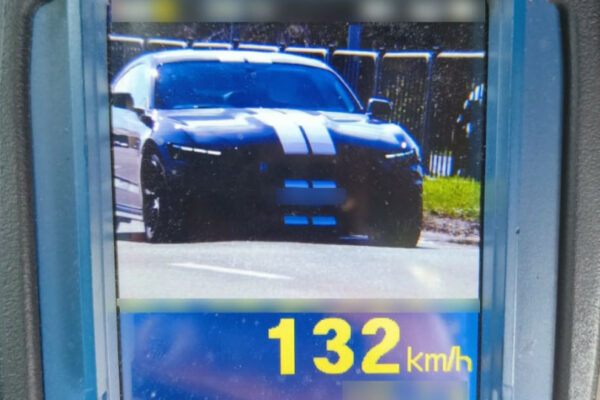 u kiyevi patrulni na garyachomu zlovili lyubitelya shvidkisnod197 d197zdi gnav 132 km za godinu 67fee686b98fc У Києві патрульні «на гарячому» зловили любителя швидкісної їзди – гнав 132 км за годину