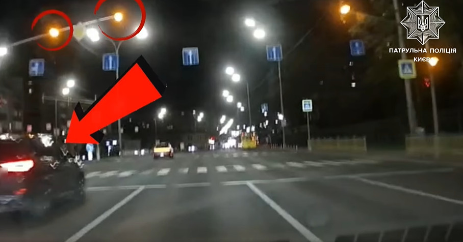 u kiyevi pokarali vodiya bmw yakij prod197xav perexrestya na zhovtij signal svitlofora video 68081f9e47ffc У Києві покарали водія BMW, який проїхав перехрестя на жовтий сигнал світлофора — відео