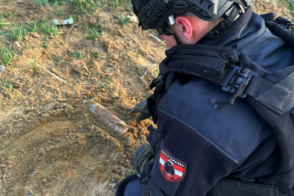 u poli na volini viyavili 60 artilerijskix snaryadiv foto 67f5aad48916e У полі на Волині виявили 60 артилерійських снарядів – фото