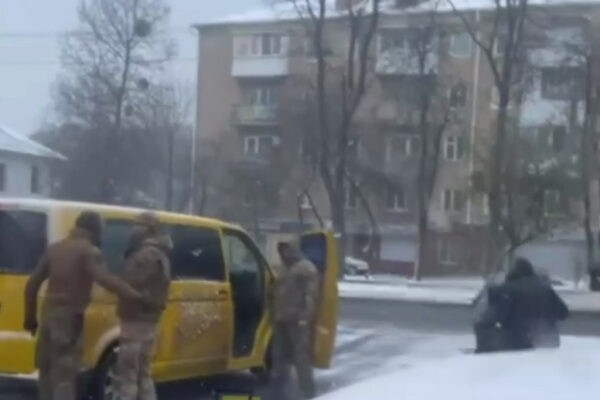 u rivnomu centr komplektuvannya prokomentuvav video na yakomu vijskovij rozignav pracivnikiv tck 67f5ab1039ff3 У Рівному центр комплектування прокоментував відео, на якому військовий «розігнав» працівників ТЦК
