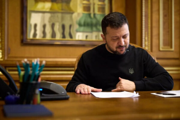 zelenskij pidpisav zakon yakim utochnyuyutsya pravila did197 patentiv na liki pid chas voyennogo stanu 68115a705de2c Зеленський підписав закон, яким уточнюються правила дії патентів на ліки під час воєнного стану