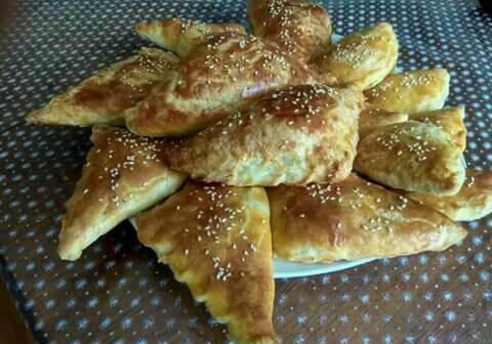 recepti smachni domashni pirizhechki z gribnoyu nachinkoyu 6814147fda905 Рецепти: Смачні домашні пиріжечки з грибною начинкою