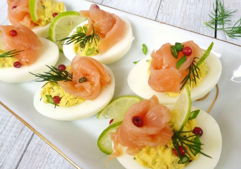 recepti smachni farshirovani yajcya iz lososem 6838fea8517c3 Рецепти: Смачні фаршировані яйця із лососем