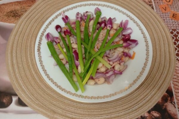 recepti smachnij domashnij salat z tuncya ta kvasoli 6826897be3f1e Рецепти: Смачний домашній салат з тунця та квасолі