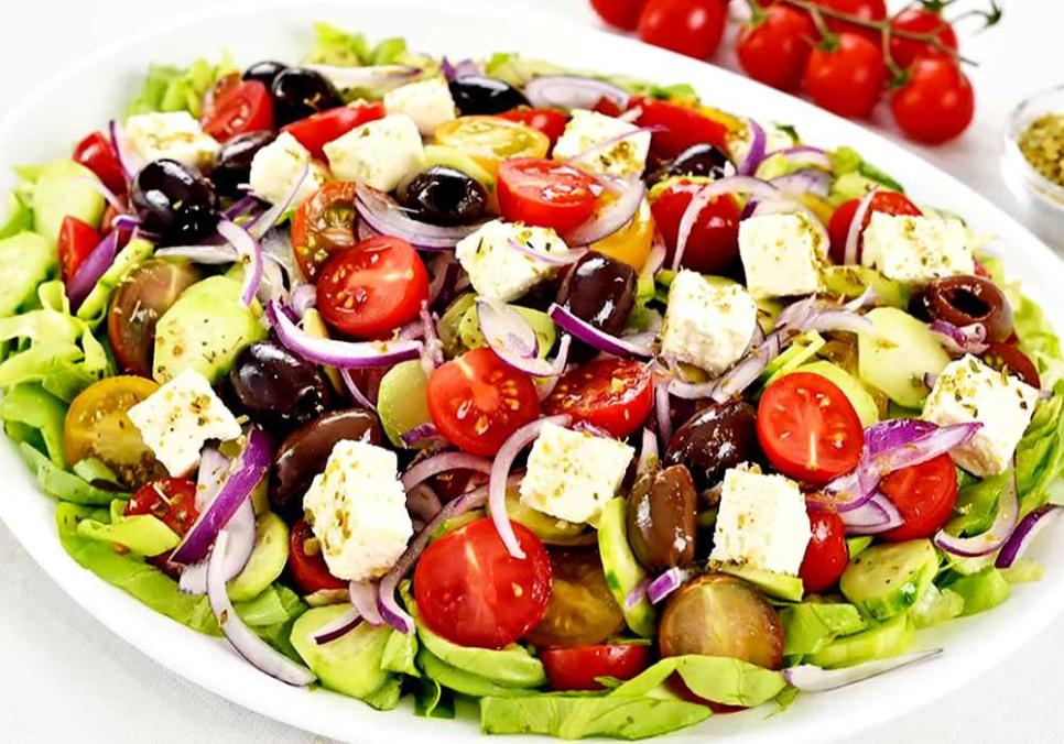 recepti smachnij korisnij salat z fetoyu ta olivkami 682fc3fff10f7 Рецепти: Смачний корисний салат з фетою та оливками