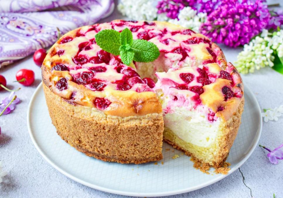 recepti smachnij pisochnij pirig iz sirom ta vishnyami 682689761a1f9 Рецепти: Смачний пісочний пиріг із сиром та вишнями