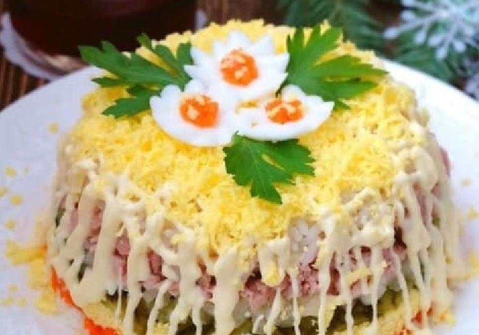 recepti smachnij pozhivnij salat z tuncem ta ogirkami 68268986e0b39 Рецепти: Смачний поживний салат з тунцем та огірками