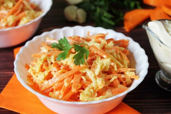 recepti smachnij pozhivnij salat z yablukami morkvoyu i xronom 6814146e9f8b2 Рецепти: Смачний поживний салат з яблуками, морквою і хроном