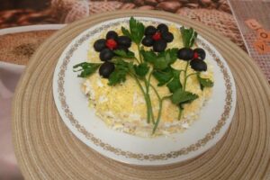 recepti smachnij sitnij salat z kurki iz chornoslivom 6838feade4f7c Рецепти: Смачний ситний салат з курки із чорносливом