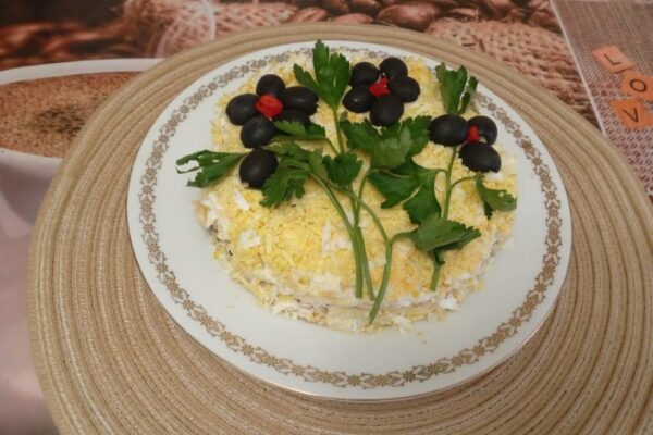 recepti smachnij sitnij salat z kurki iz chornoslivom 6838feade4f7c Рецепти: Смачний ситний салат з курки із чорносливом