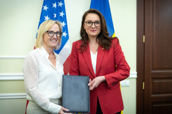 sviridenko peredala v posolstvo ssha notu yaka pidtverdzhuye zavershennya vnutrishnix procedur shhodo investfondu 6823cff0dbd13 Свириденко передала в посольство США ноту, яка підтверджує завершення внутрішніх процедур щодо інвестфонду