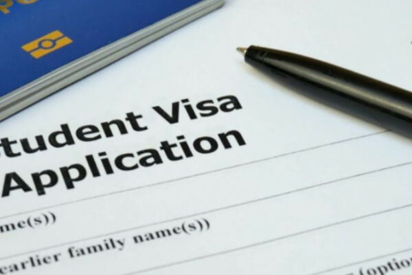 tramp planuye posiliti perevirku socmerezh dlya inozemnix studentiv spivbesidi na vizi prizupineno 6836449571ca0 Трамп планує посилити перевірку соцмереж для іноземних студентів: співбесіди на візи призупинено