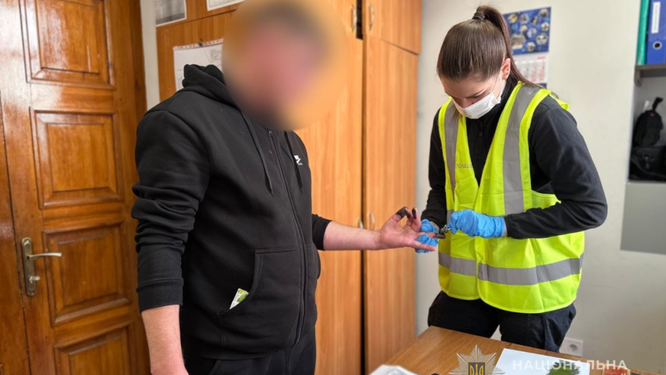 v odesi suditimut napadnika yakij poraniv nozhem vijskovogo zaradi smartfona ta ryukzaka 6823cfe81b4de В Одесі судитимуть нападника, який поранив ножем військового заради смартфона та рюкзака
