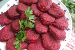 recepti smachni korisni buryakovi kotleti 68423902c7016 Рецепти: Смачні корисні бурякові котлети