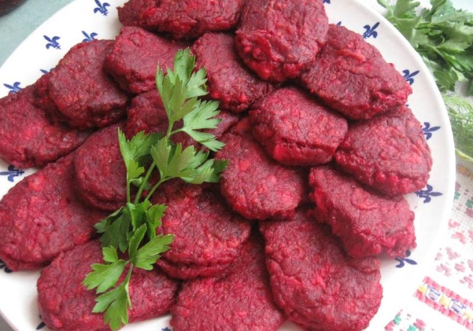 recepti smachni korisni buryakovi kotleti 68423902c7016 Рецепти: Смачні корисні бурякові котлети