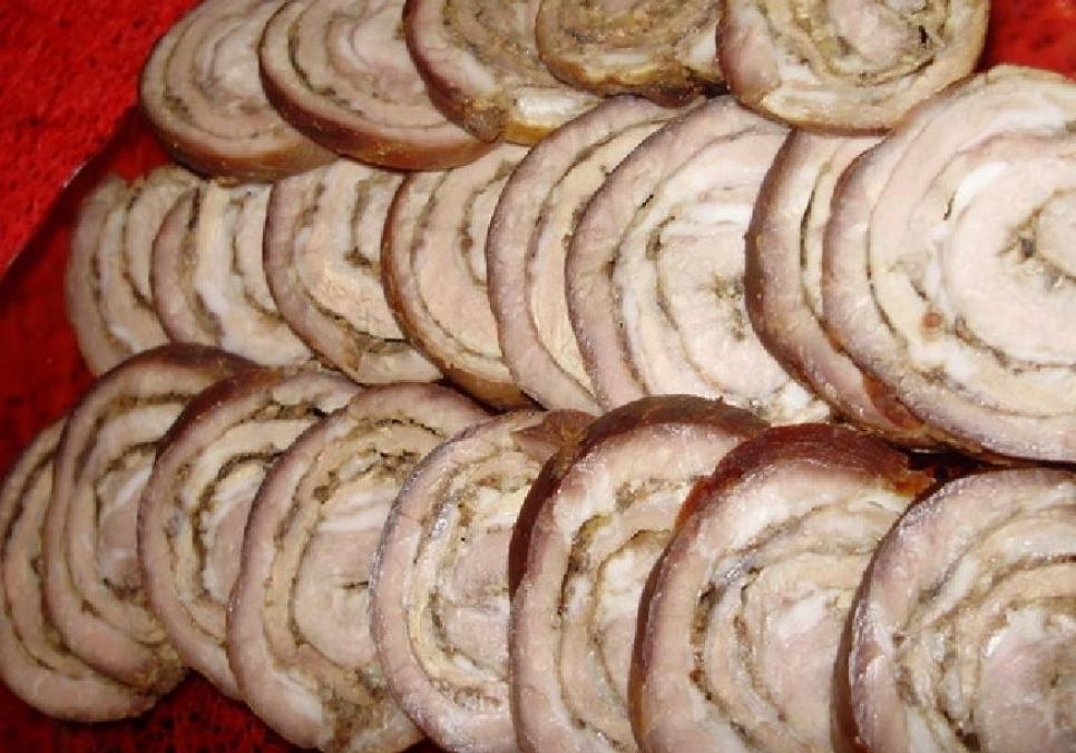recepti smachnij domashnij zapechenij rulet zi svinyachod197 ocherevini 684b73b171fe8 Рецепти: Смачний домашній запечений рулет зі свинячої очеревини