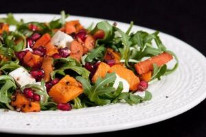 recepti smachnij korisnij salat z garbuza i rukoli 6854adf63fb17 Рецепти: Смачний корисний салат з гарбуза і руколи