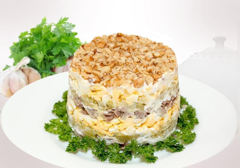 recepti smachnij pikantnij salat z kurkoyu ta ananasom 6842390866cf7 Рецепти: Смачний пікантний салат з куркою та ананасом