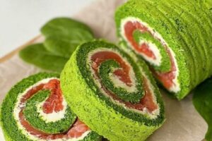 recepti smachnij shpinatnij rulet iz chervonoyu riboyu 685de8972d127 Рецепти: Смачний шпинатний рулет із червоною рибою