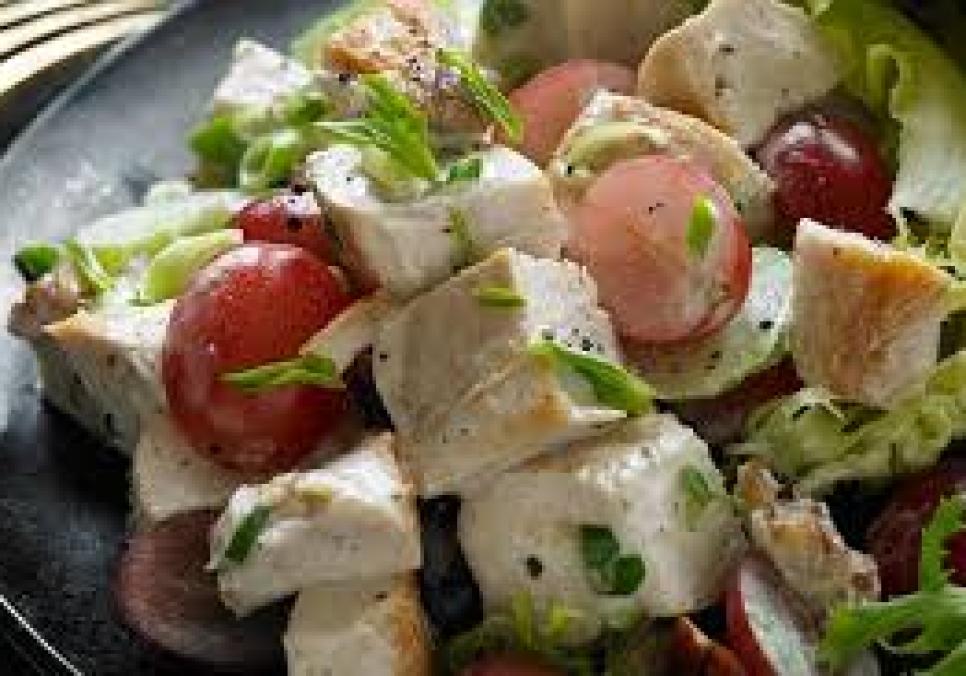 recepti smachnij sitnij salat vinogradna spokusa 685de89d546cd Рецепти: Смачний ситний салат "Виноградна спокуса"