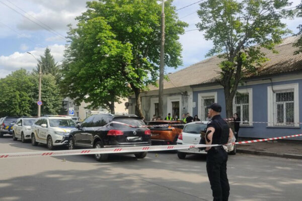 u zhitomiri cholovik zastreliv kolishnyu druzhinu i naklav na sebe ruki 6851f40de61bf У Житомирі чоловік застрелив колишню дружину і наклав на себе руки