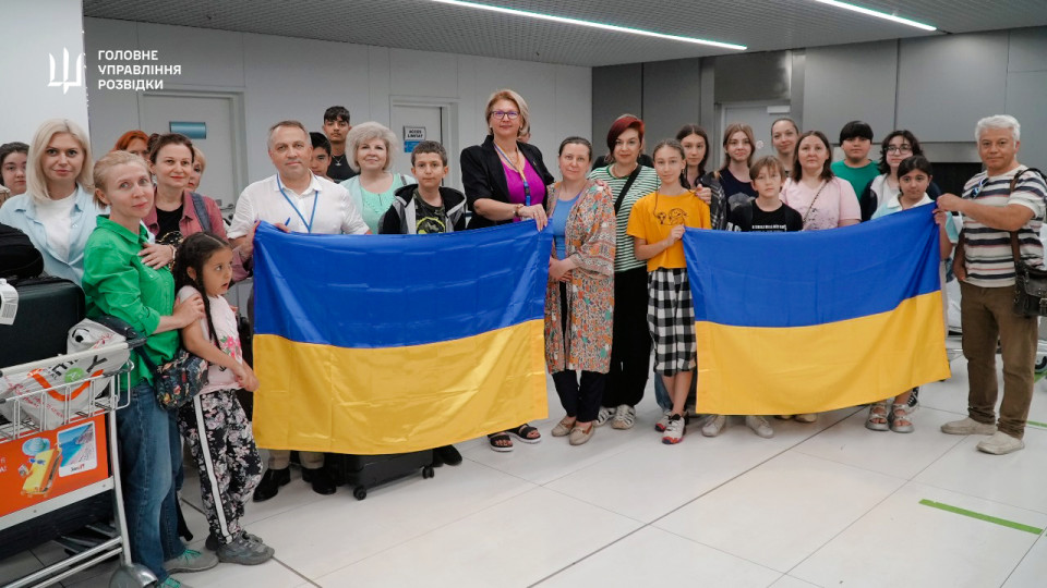 z iranu evakuyuvali 31 ukrad197ncya sered nix 14 ditej foto 685b2eb037432 З Ірану евакуювали 31 українця, серед них — 14 дітей: фото