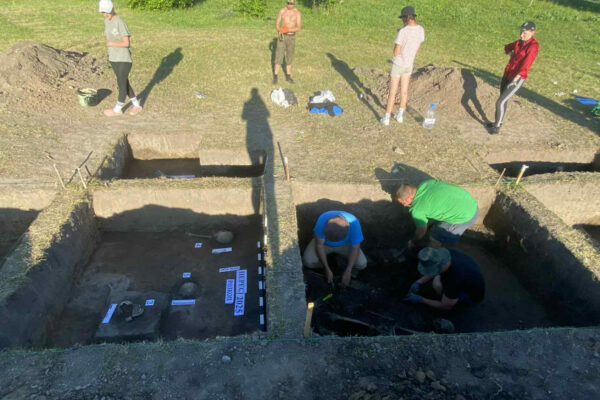 na rivnenshhini viyavili serednovichnij mogilnik iz unikalnimi artefaktami foto 686da363c1779 На Рівненщині виявили середньовічний могильник із унікальними артефактами, фото