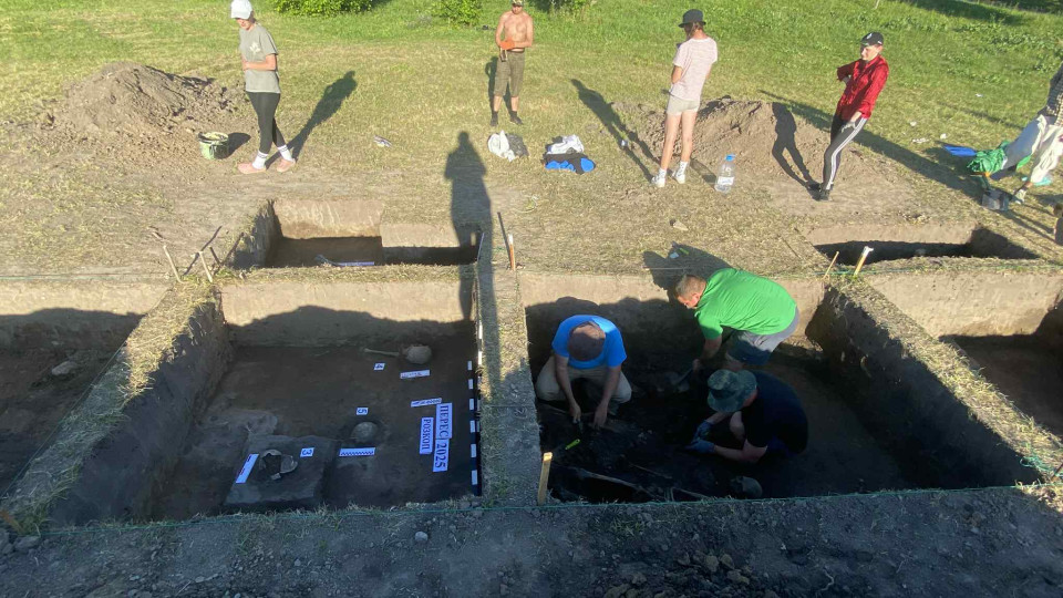 na rivnenshhini viyavili serednovichnij mogilnik iz unikalnimi artefaktami foto 686da363c1779 На Рівненщині виявили середньовічний могильник із унікальними артефактами, фото