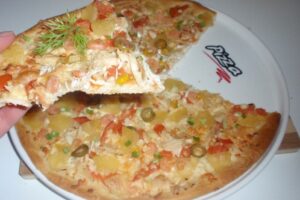 recepti smachna aromatna domashnya pica z krevetkami j ananasami 686723120a7e5 Рецепти: Смачна ароматна домашня піца з креветками й ананасами