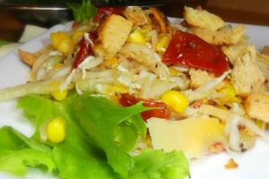 recepti smachnij cikavij salat z pekinkoyu salyami ta parmezanom 68799924a74a5 Рецепти: Смачний цікавий салат з пекінкою, салямі та пармезаном