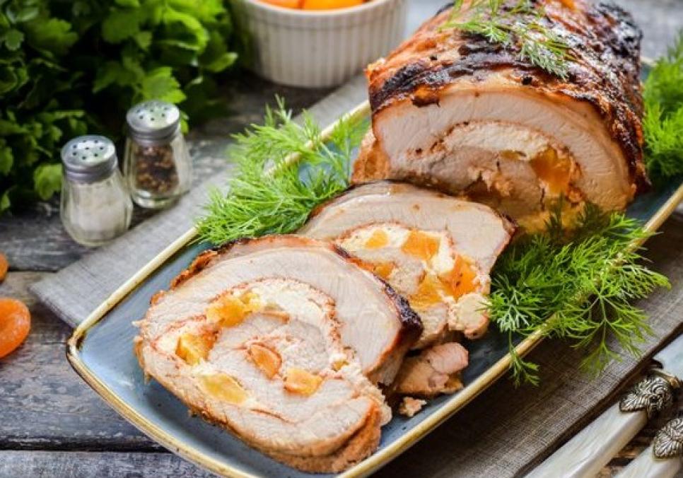 recepti smachnij myasnij rulet z kuragoyu 6882d289c8a71 Рецепти: Смачний м’ясний рулет з курагою