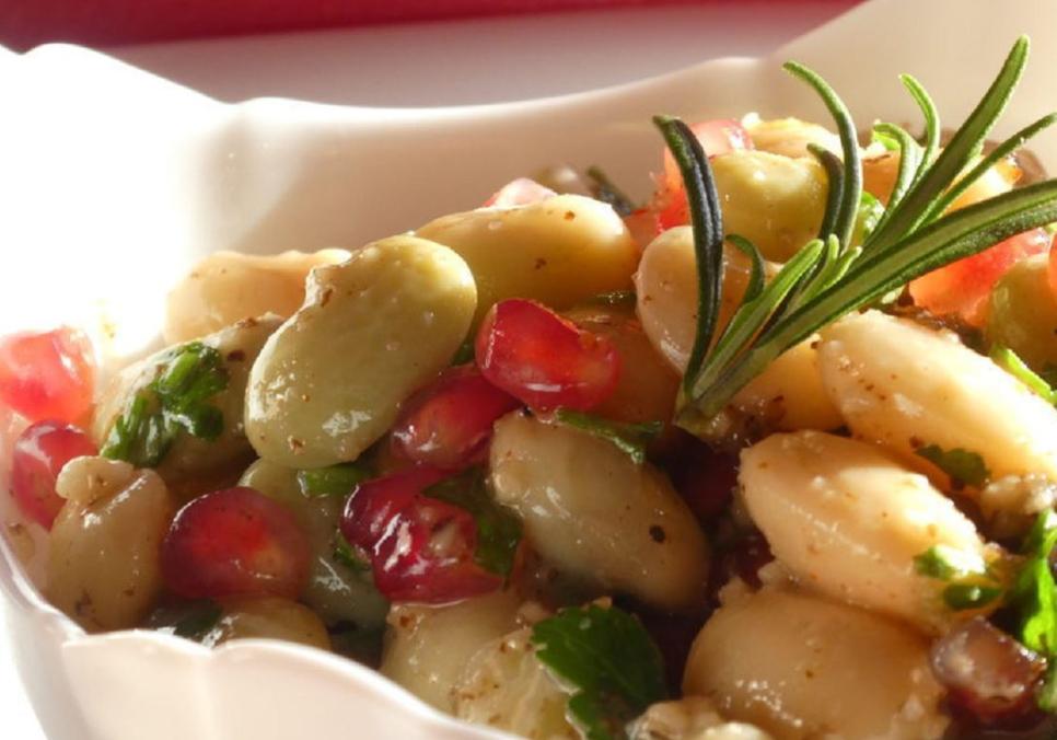 recepti smachnij originalnij salat z kvasoleyu i granatom 6882d25e61d7d Рецепти: Смачний оригінальний салат з квасолею і гранатом