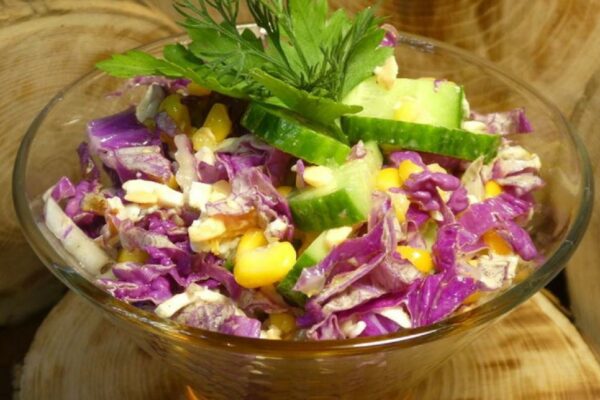 recepti smachnij pozhivnij salat z chervonoyu pekinskoyu kapustoyu 6882d264321e2 Рецепти: Смачний поживний салат з червоною пекінською капустою