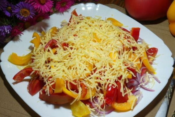 recepti smachnij pozhivnij salat z pomidorami ta percem shopskij 68705db7962b3 Рецепти: Смачний поживний салат з помідорами та перцем «Шопський»