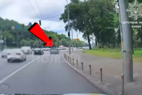 u kiyevi pokarali vodiya yakij prod197xavsya smugoyu dlya gromadskogo transportu video 686468c55ae4e У Києві покарали водія, який проїхався смугою для громадського транспорту — відео