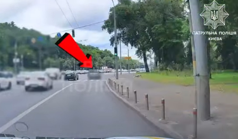 u kiyevi pokarali vodiya yakij prod197xavsya smugoyu dlya gromadskogo transportu video 686468c55ae4e У Києві покарали водія, який проїхався смугою для громадського транспорту — відео