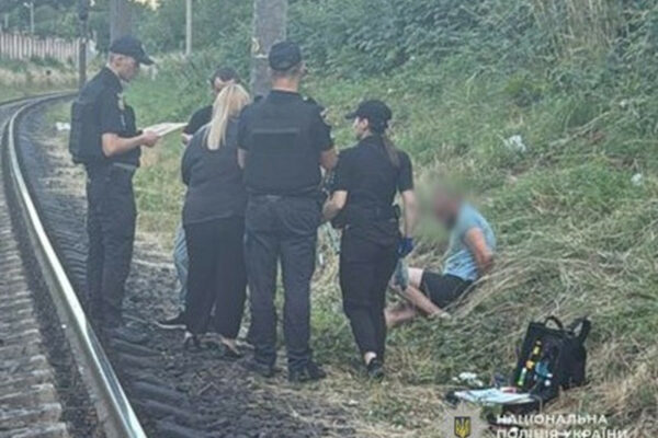 u lvovi cholovik napav na ditej i porizav divchinku nozhicyami 6876ddf83618e У Львові чоловік напав на дітей і порізав дівчинку ножицями