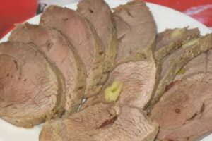 recepti smachna nizhna telyatina zapechena v rukavi 68a7bc84ab307 Рецепти: Смачна ніжна телятина, запечена в рукаві