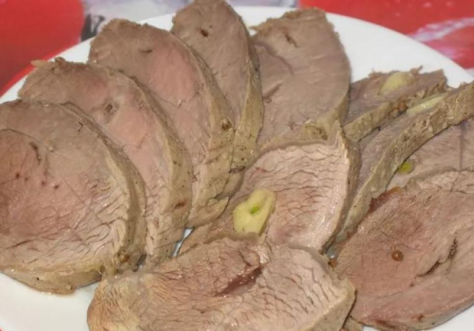 recepti smachna nizhna telyatina zapechena v rukavi 68a7bc84ab307 Рецепти: Смачна ніжна телятина, запечена в рукаві