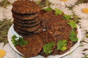 recepti smachni apetitni oladki z pechinkoyu i grechkoyu 689547e0c6d23 Рецепти: Смачні апетитні оладки з печінкою і гречкою