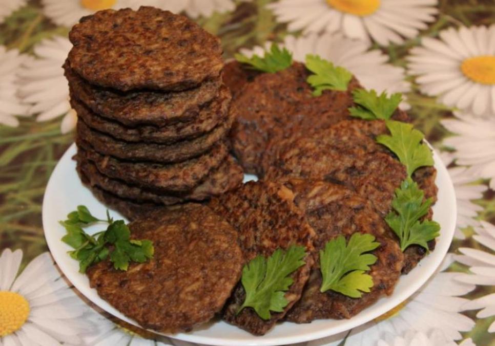 recepti smachni apetitni oladki z pechinkoyu i grechkoyu 689547e0c6d23 Рецепти: Смачні апетитні оладки з печінкою і гречкою
