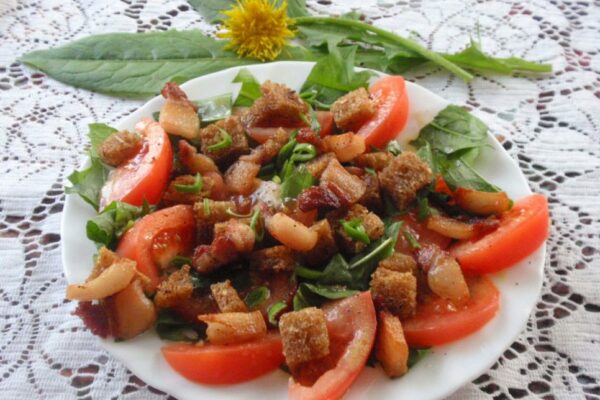 recepti smachnij cikavij salat z kulbaboyu i salom 688c0cd9cfc7b Рецепти: Смачний цікавий салат з кульбабою і салом