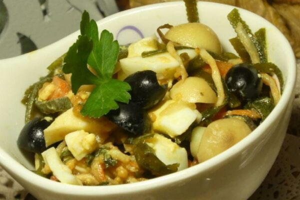 recepti smachnij korisnij legkij salat iz morskod197 kapusti z olivkami 688c0cebdd580 Рецепти: Смачний корисний легкий салат із морської капусти з оливками