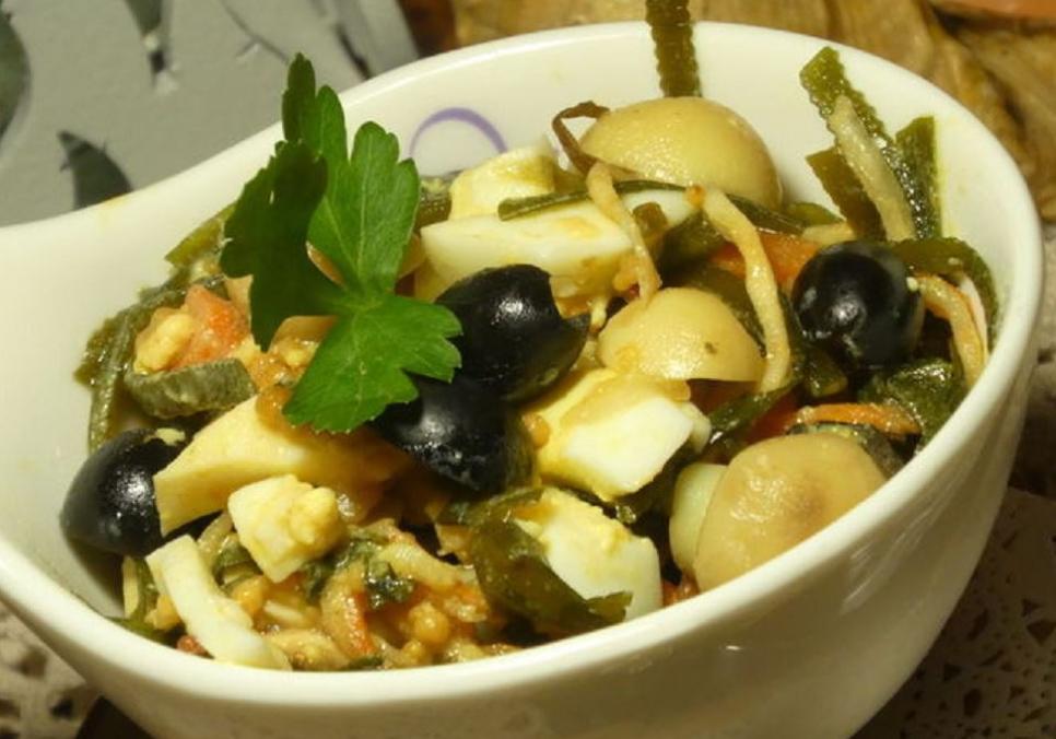 recepti smachnij korisnij legkij salat iz morskod197 kapusti z olivkami 688c0cebdd580 Рецепти: Смачний корисний легкий салат із морської капусти з оливками