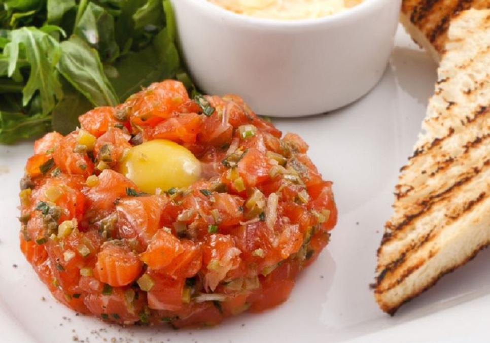 recepti smachnij nizhnij tartar zi slabkosolenim lososem 68a7bc7f09e83 Рецепти: Смачний ніжний “Тартар” зі слабкосоленим лососем