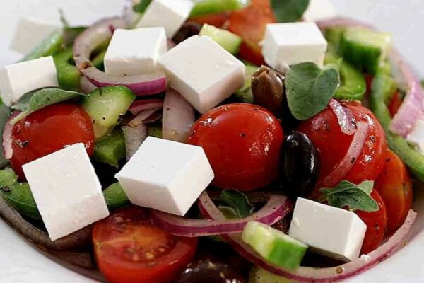 recepti smachnij pikantnij greckij salat 688c0ce5816cb Рецепти: Смачний пікантний грецький салат