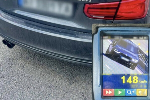 u kiyevi znovu litayut vodij bmw gnav mistom majzhe 150 km za godinu 689bc7b962a27 У Києві знову «літають» – водій BMW гнав містом майже 150 км за годину