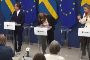 ministerka oxoroni zdorovya shvecid197 pid chas pryamogo efiru vtratila svidomist video 68c0b25718c36 Міністерка охорони здоров’я Швеції під час прямого ефіру втратила свідомість – відео